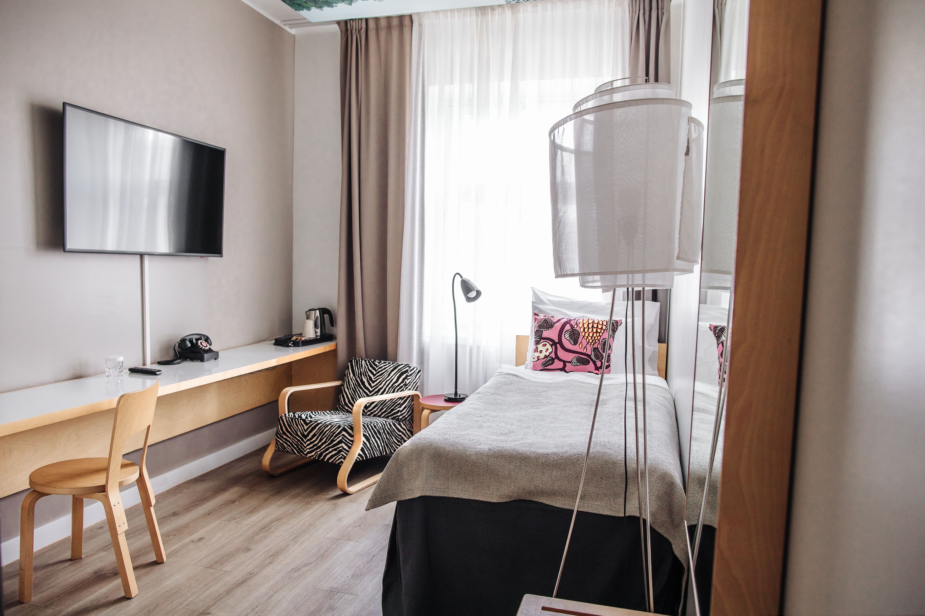 smart single room | 1 bedroom, hypo-allergenic bedding, desk, iron/ironing board