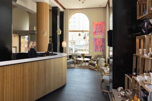 Lobby lounge