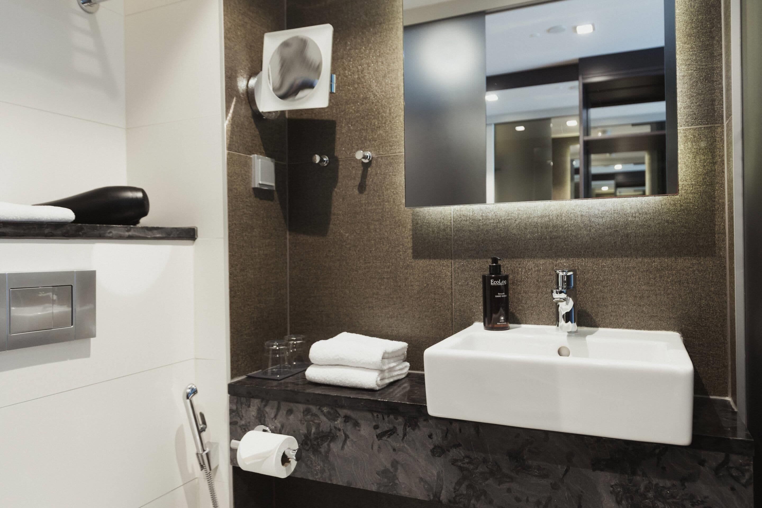 room, 1 queen bed, non smoking (compact) | bathroom | free toiletries, hair dryer, towels, soap