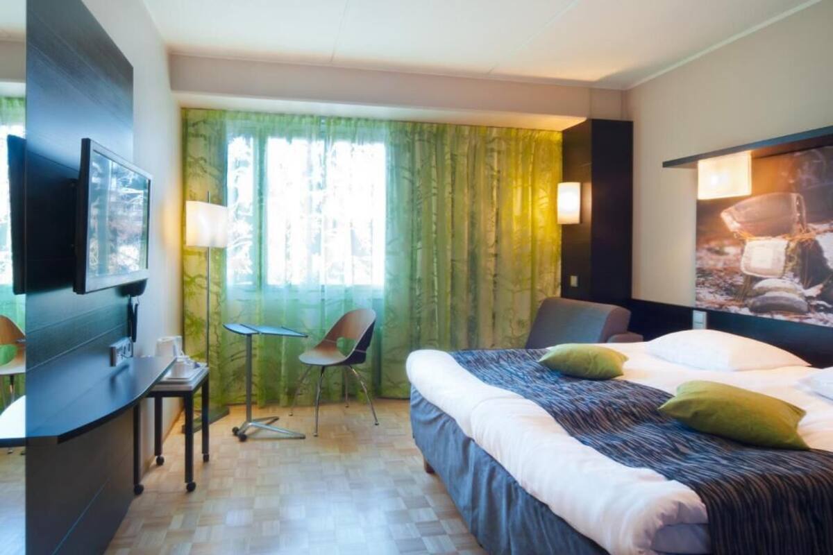 Desk, blackout drapes, cribs (free), WiFi (free)