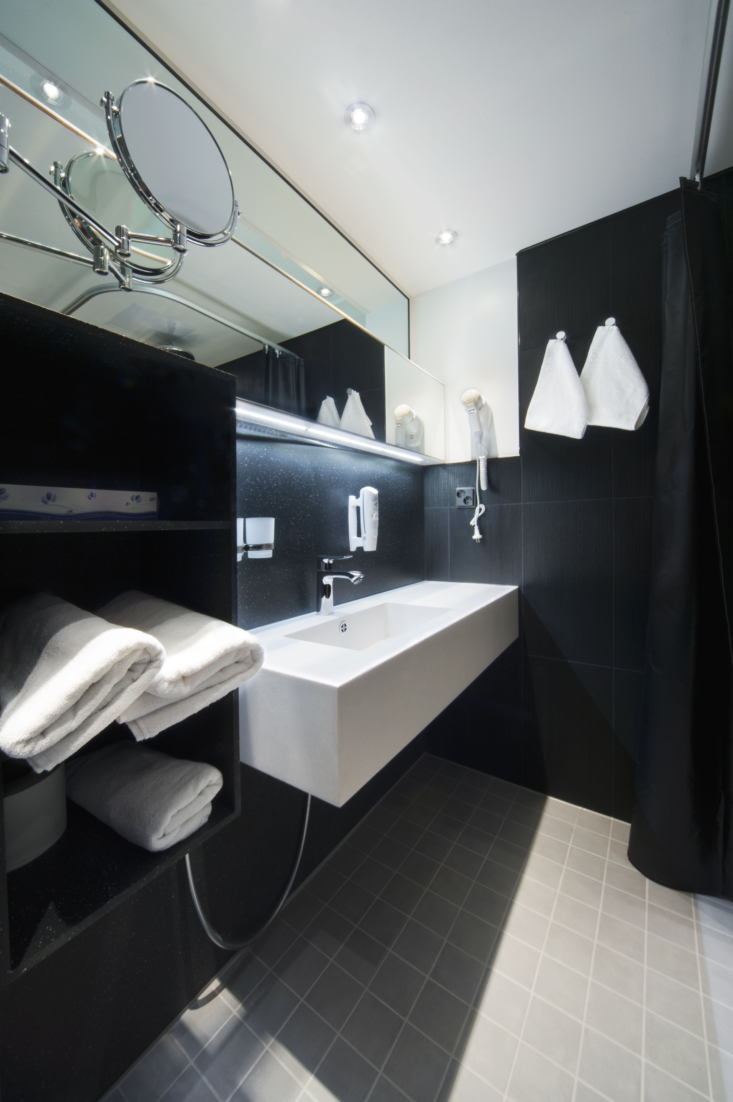 superior twin room | bathroom sink