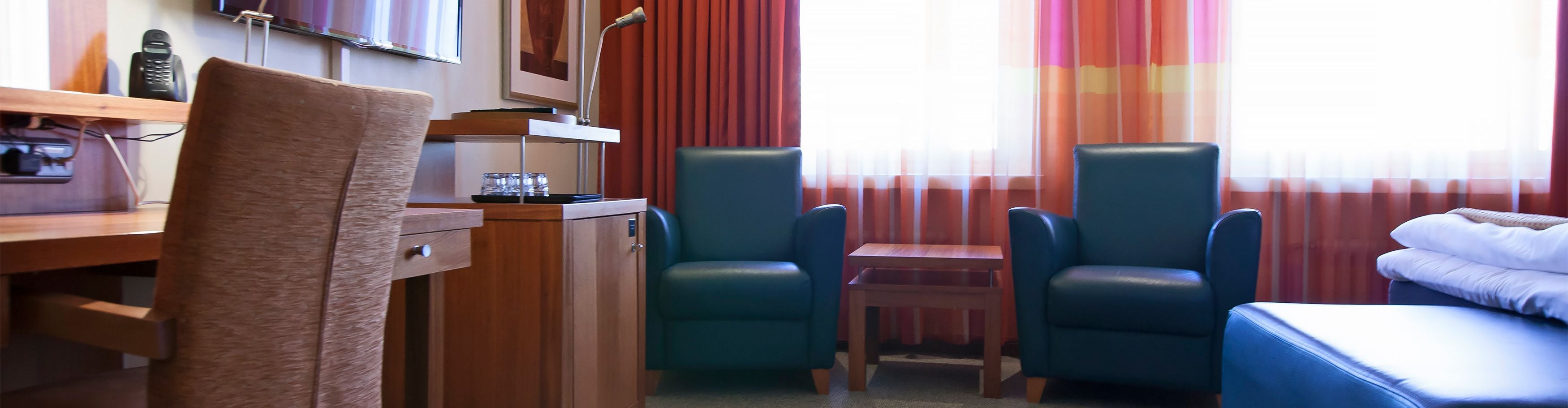 standard queen room | in-room safe, desk, laptop workspace, blackout curtains