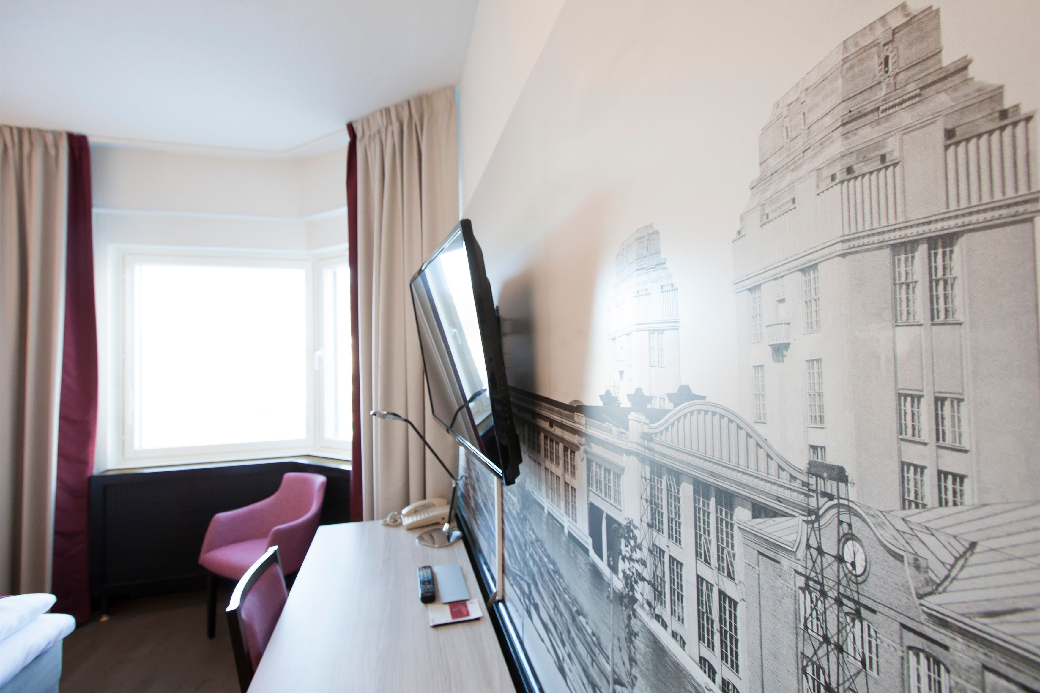 standard family room | in-room safe, desk, laptop workspace, blackout curtains