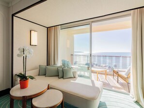 Habitación superior, Terraza, vista al mar (Prestige) | 1 habitación, ropa de cama de alta calidad y minibar 