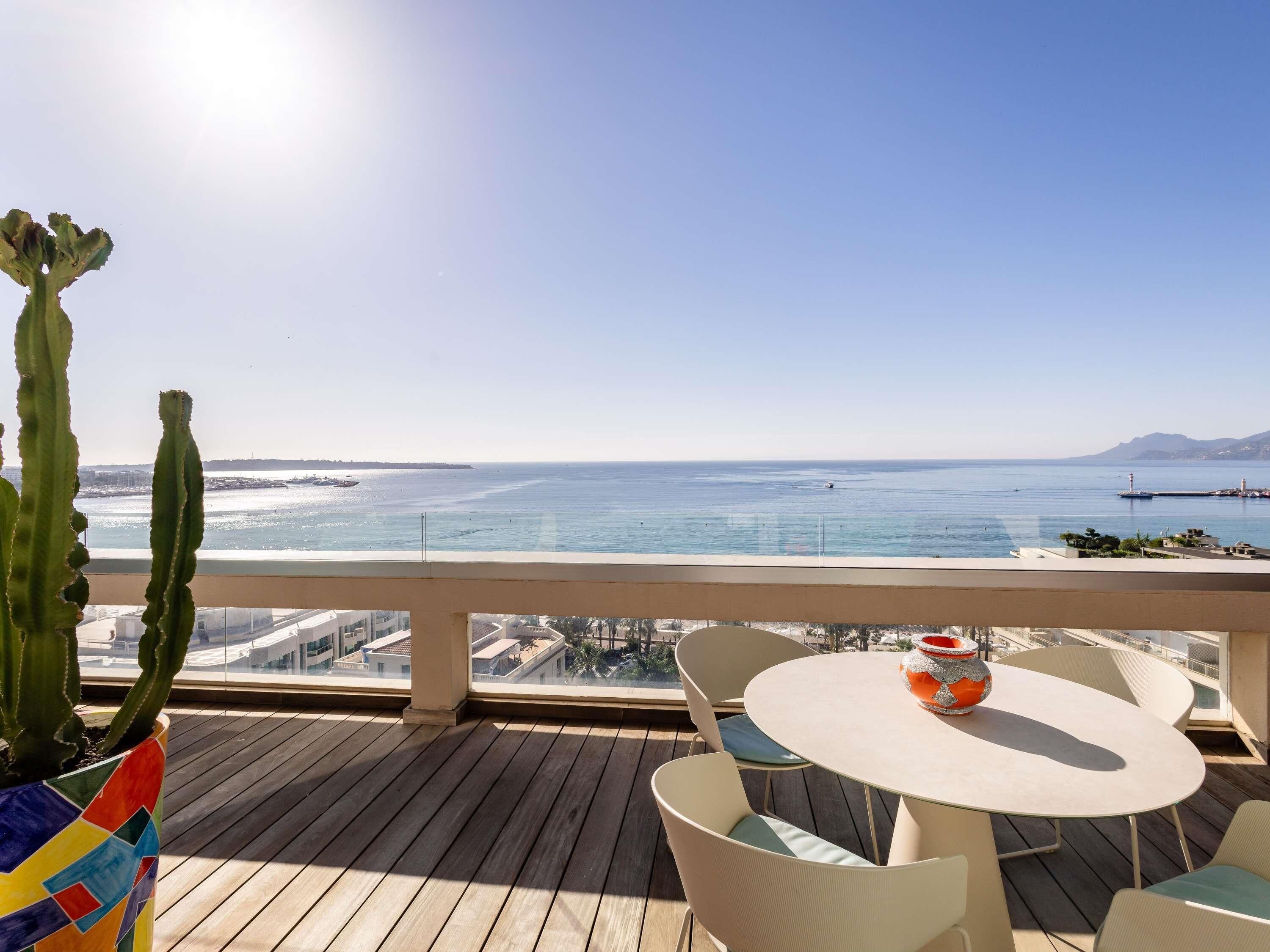 Signature-Suite, 1 King-Bett und Schlafsofa, Terrasse, Meerblick | Blick vom Balkon