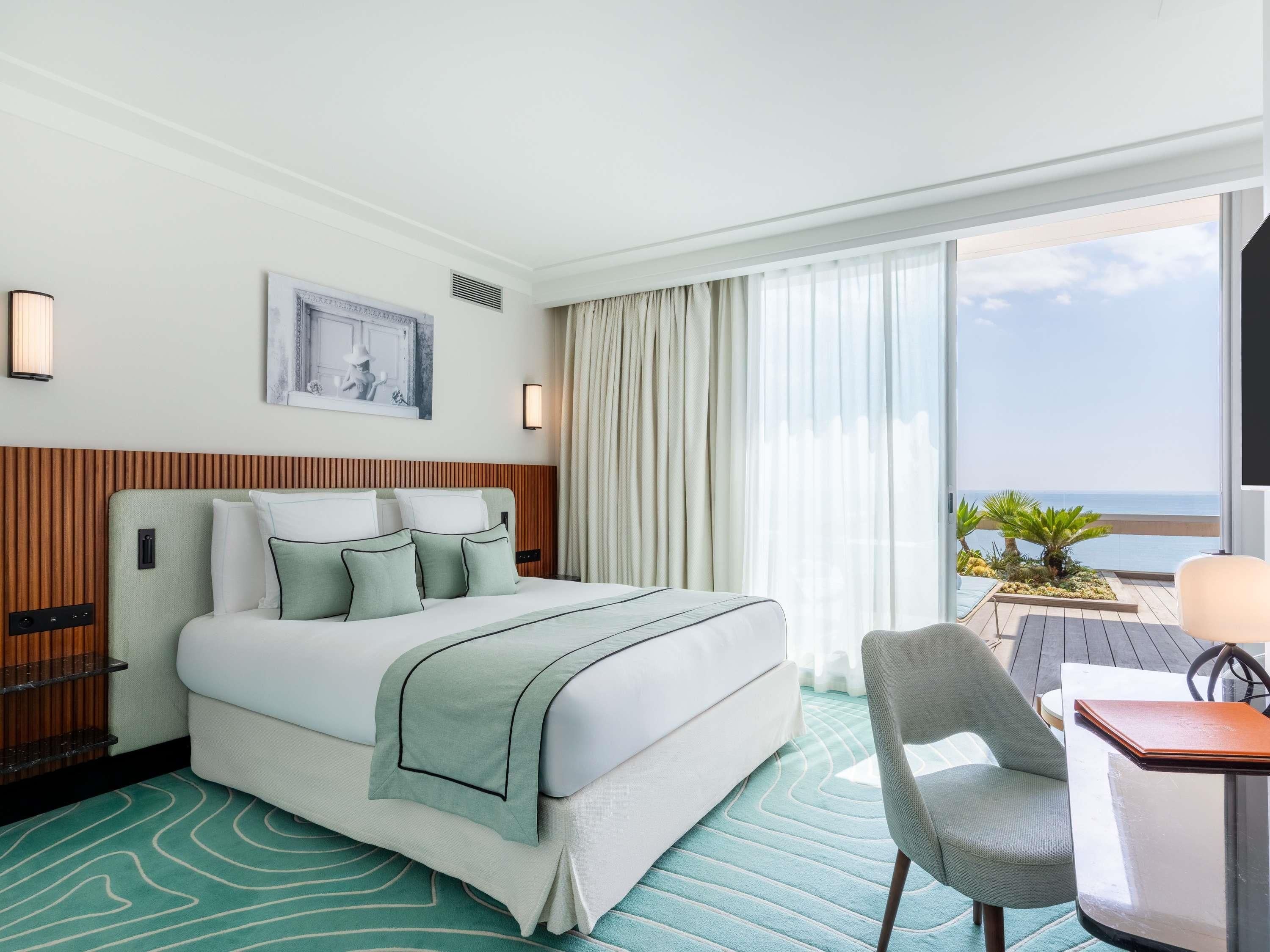 Habitación panorámica, 1 cama matrimonial, Terraza, vista al mar | Ropa de cama de alta calidad y minibar 