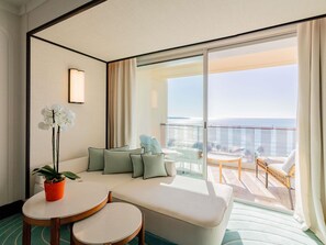 Habitación superior, Terraza, vista al mar (Prestige) | Ropa de cama de alta calidad y minibar 