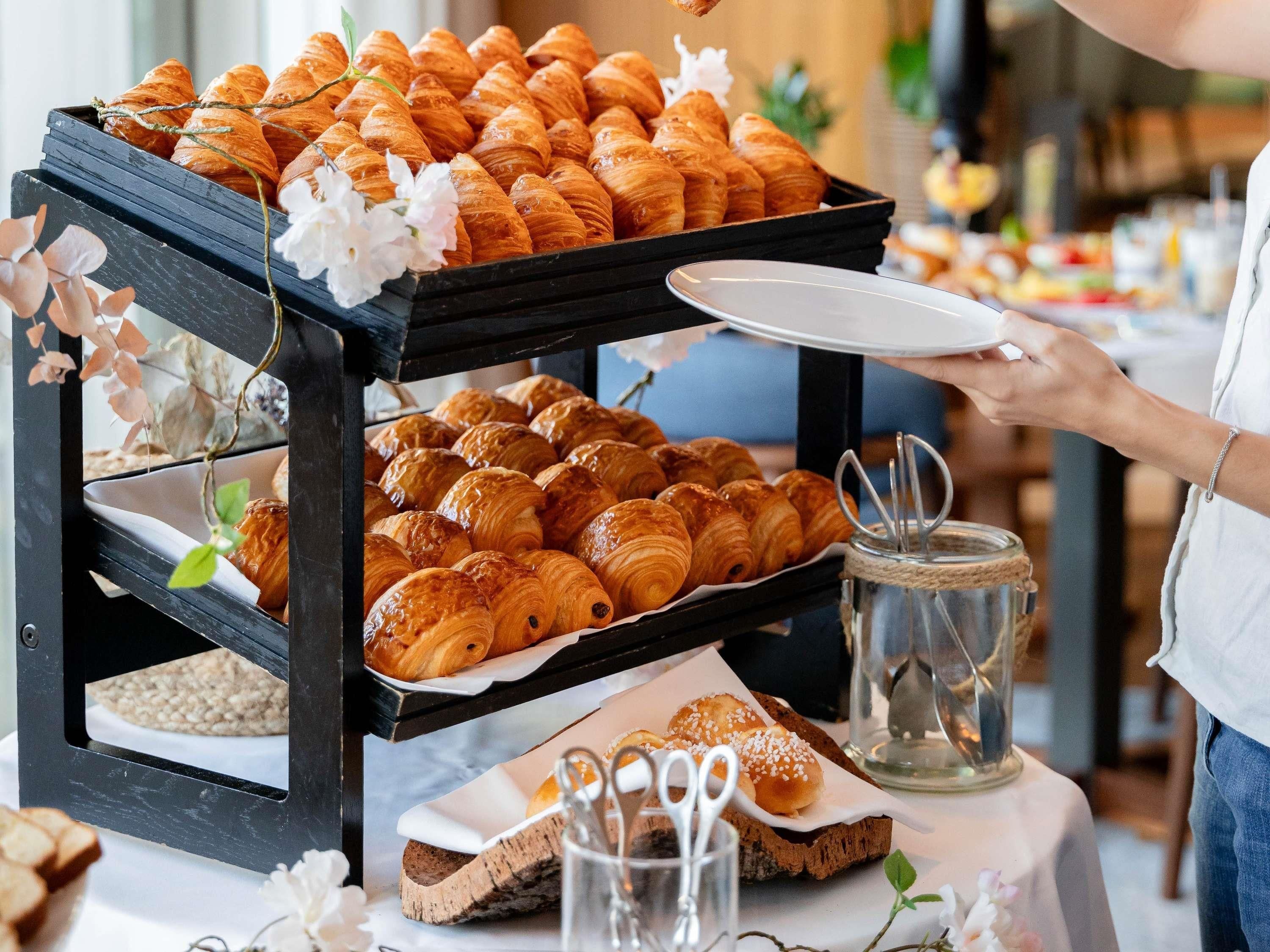 Daily buffet breakfast for a fee