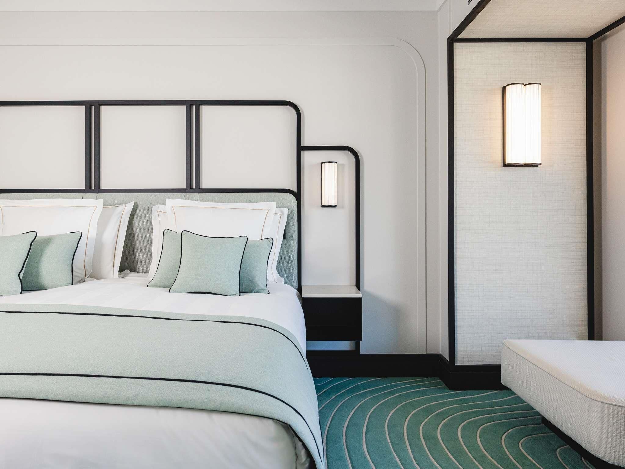 Junior Suite, City View | Premium bedding, minibar, in-room safe, desk