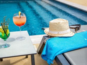 Seasonal outdoor pool - Mercure Cavaillon Hotel (Cavaillon)