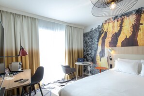 Privilege, Superior kamer, 1 tweepersoonsbed, balkon | Luxe beddengoed, een minibar, een kluis op de kamer, een bureau