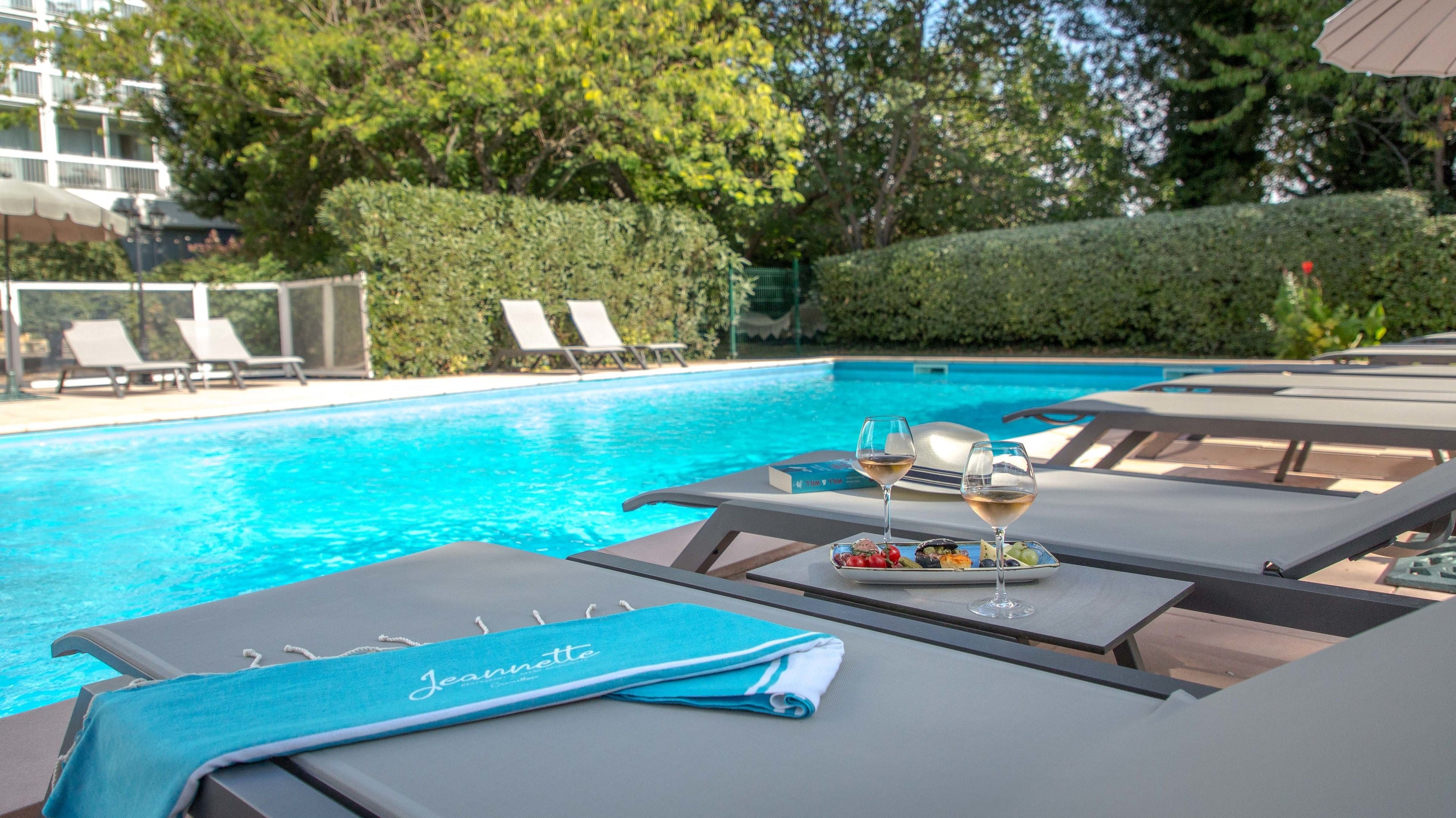 Piscine extérieure (ouverte en saison)