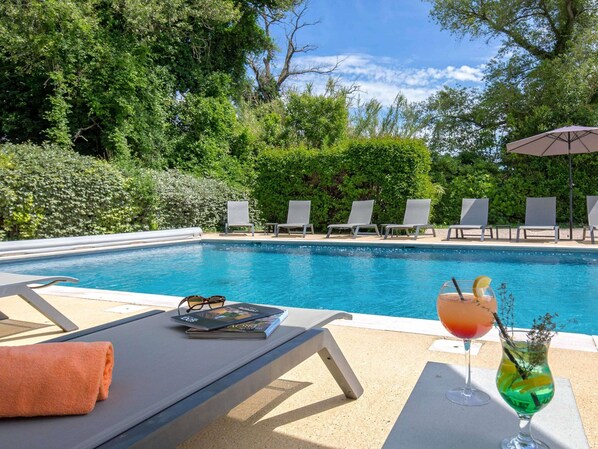 Piscine extérieure (ouverte en saison)