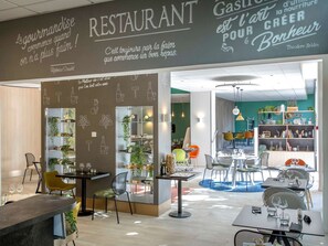 Lunch, dinner served; Regional cuisine, al fresco dining 