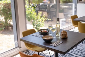 Lunch and dinner served - Mercure Cavaillon Hotel (Cavaillon)