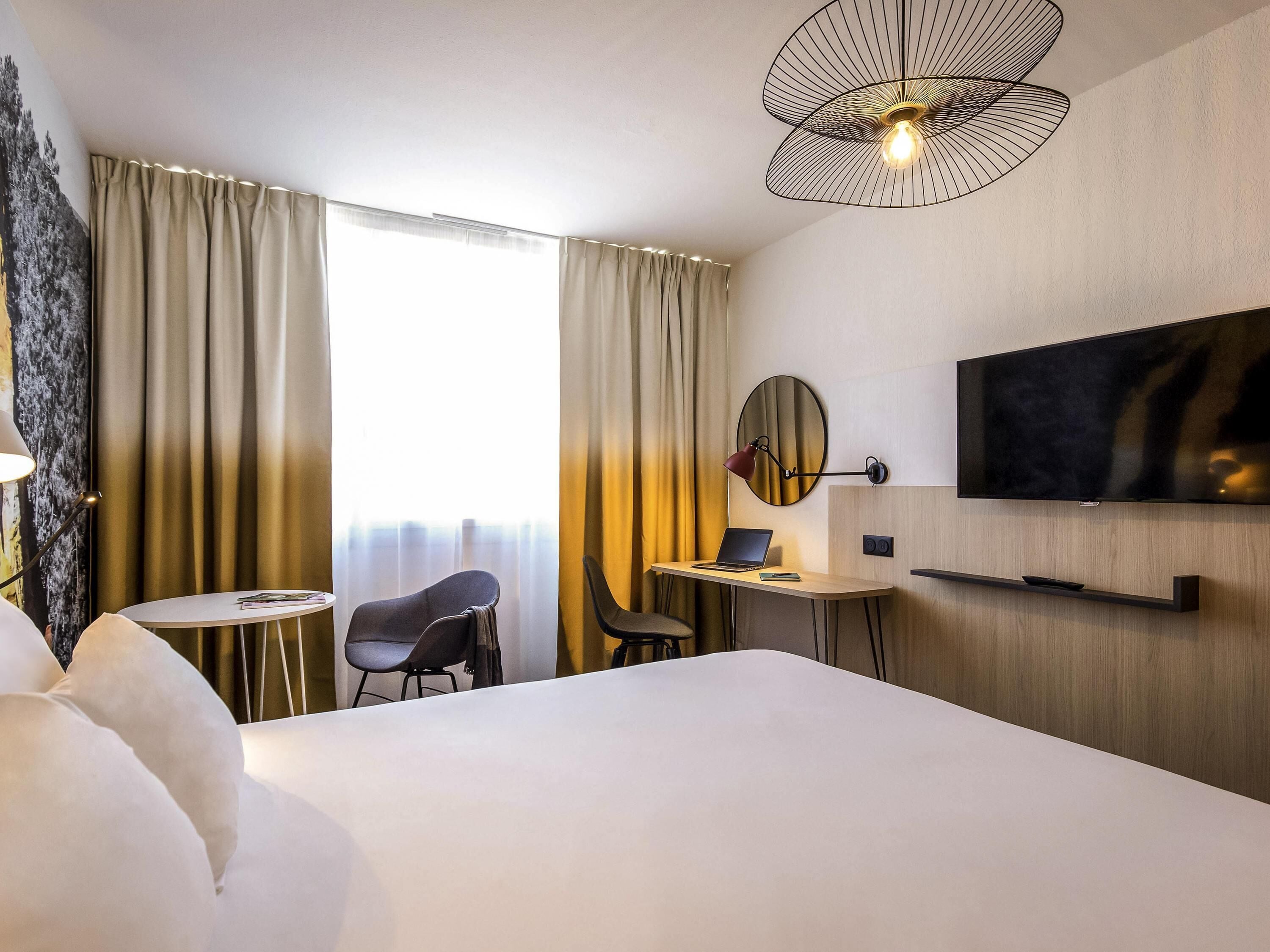 Classic Room, 1 Double Bed | Premium bedding, minibar, in-room safe, desk