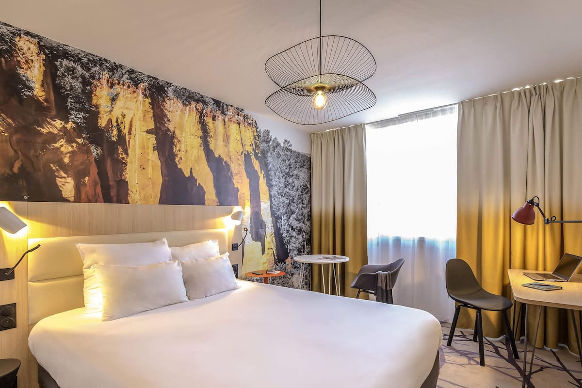 Chambre Classique, 1 lit double | Literie de qualité supérieure, minibar, coffres-forts dans les chambres