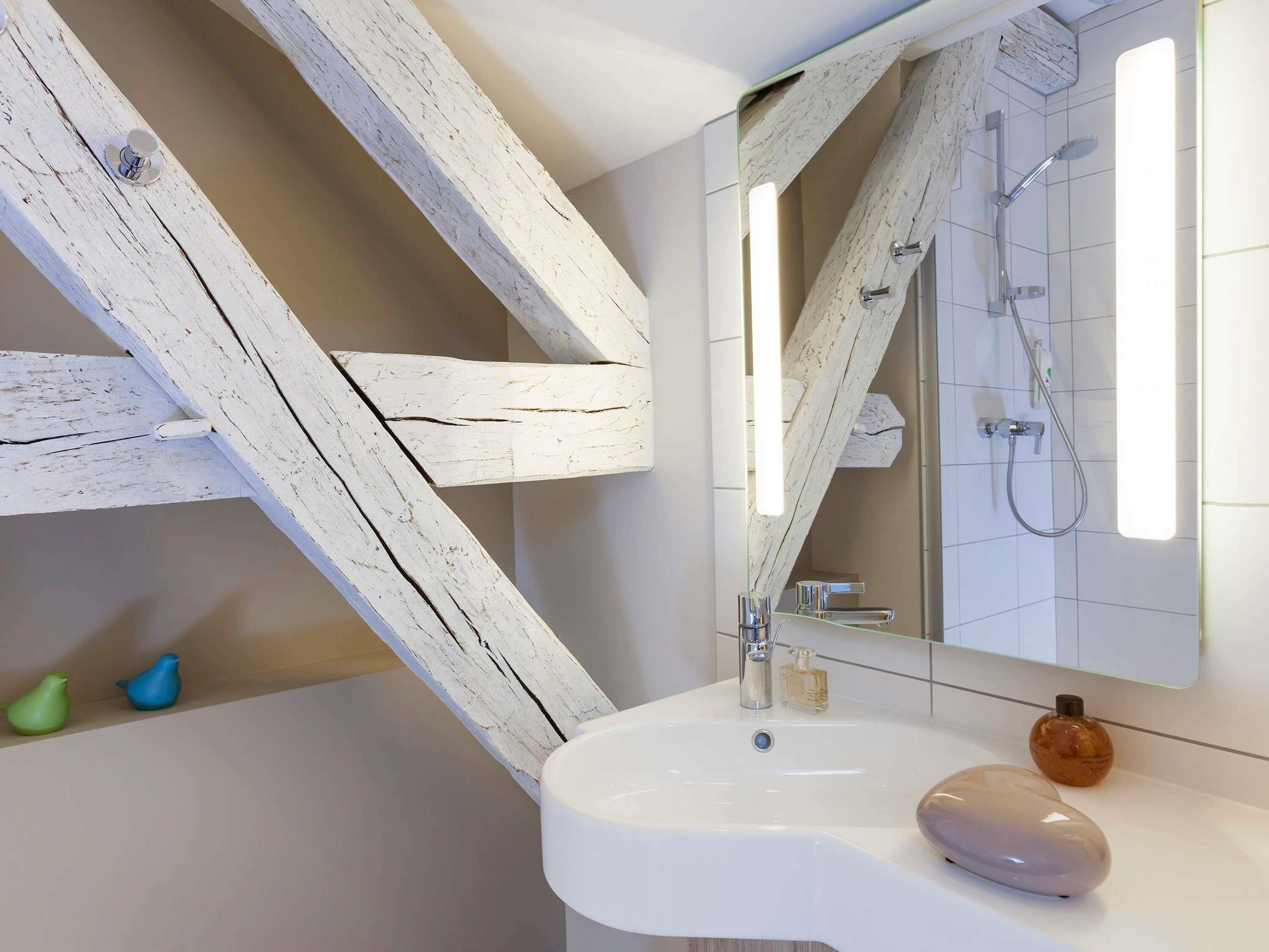 standard room, 1 double bed | minibar, in-room safe, desk, soundproofing