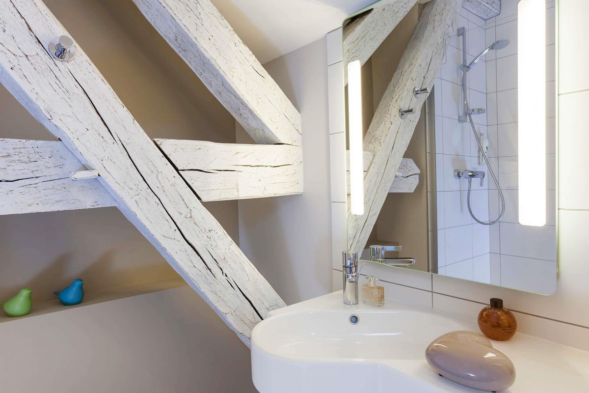 standard room, 1 double bed | minibar, in-room safe, desk, soundproofing