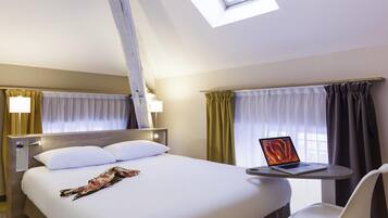 Quarto standard, 1 cama de casal | Frigobar, cofres nos quartos, escrivaninha, quartos à prova de som