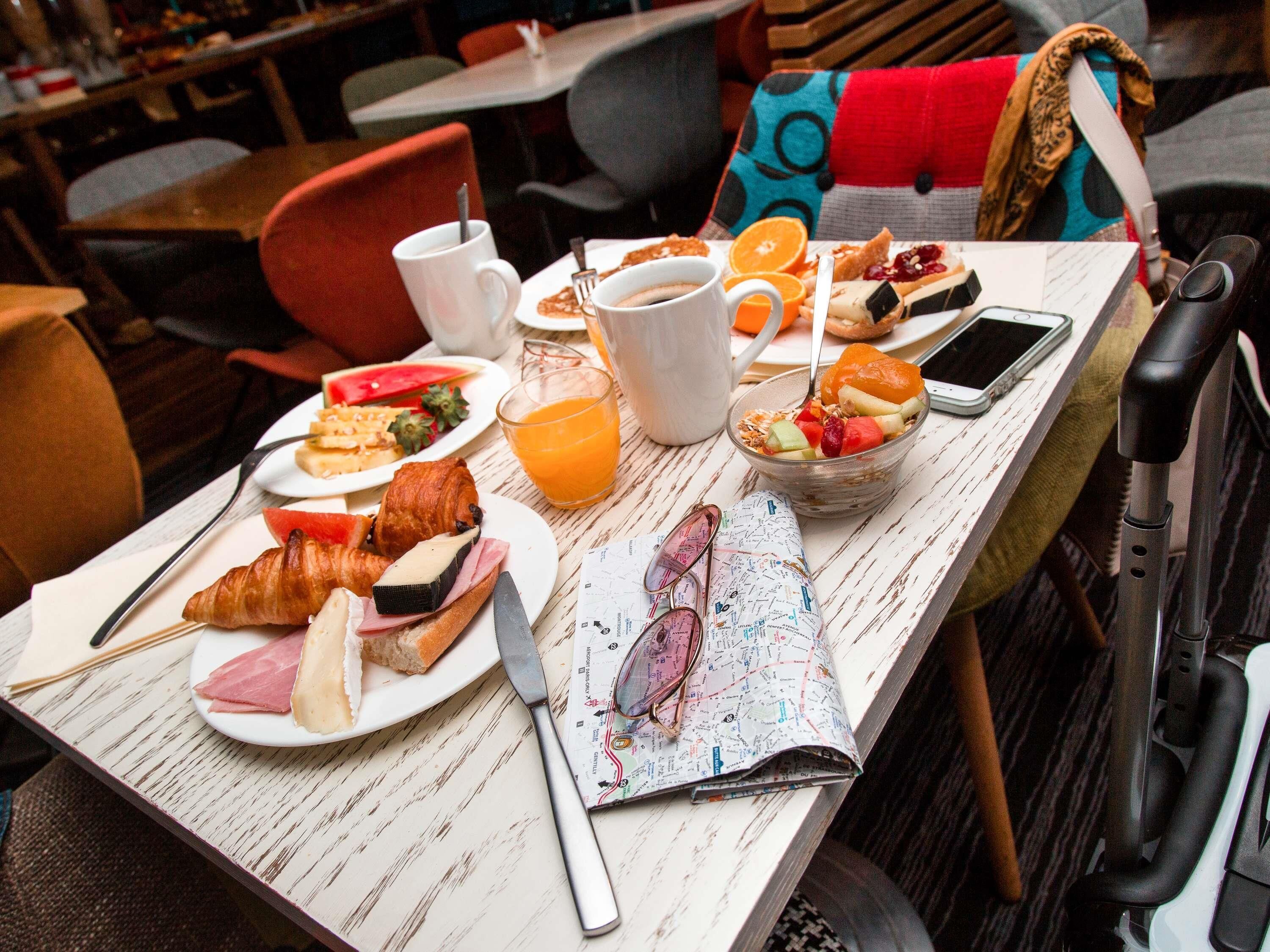 breakfast and dinner served, french cuisine