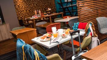 Free daily buffet breakfast