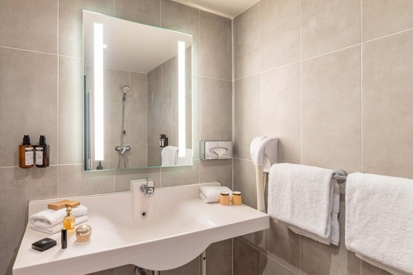 Standard Room, 1 Queen Bed with Sofa bed, Non Smoking | Bathroom | Shower, eco-friendly toiletries, hair dryer, towels