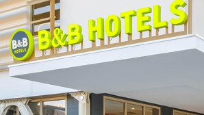 A B&B hotel sign with a circular logo and the name in large letters. - B&B HOTEL Lyon Nord (Dardilly)