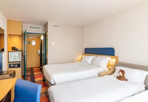 Standard Room, 1 Queen Bed with Sofa bed, Non Smoking | Premium bedding, memory foam beds, in-room safe, desk - B&B HOTEL Lyon Nord (Dardilly)