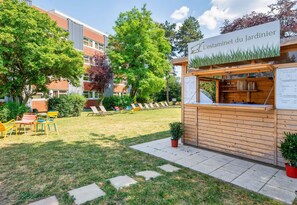 Property grounds - B&B HOTEL Lyon Nord (Dardilly)