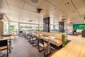 Dagelijks ontbijtbuffet (EUR 18 per persoon)