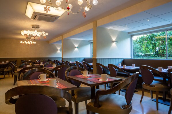 Daily buffet breakfast (EUR 18 per person)