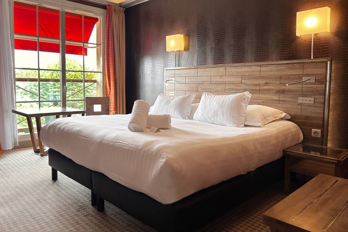 Superior Double Room, Bay View | Minibar, in-room safe, soundproofing, free WiFi