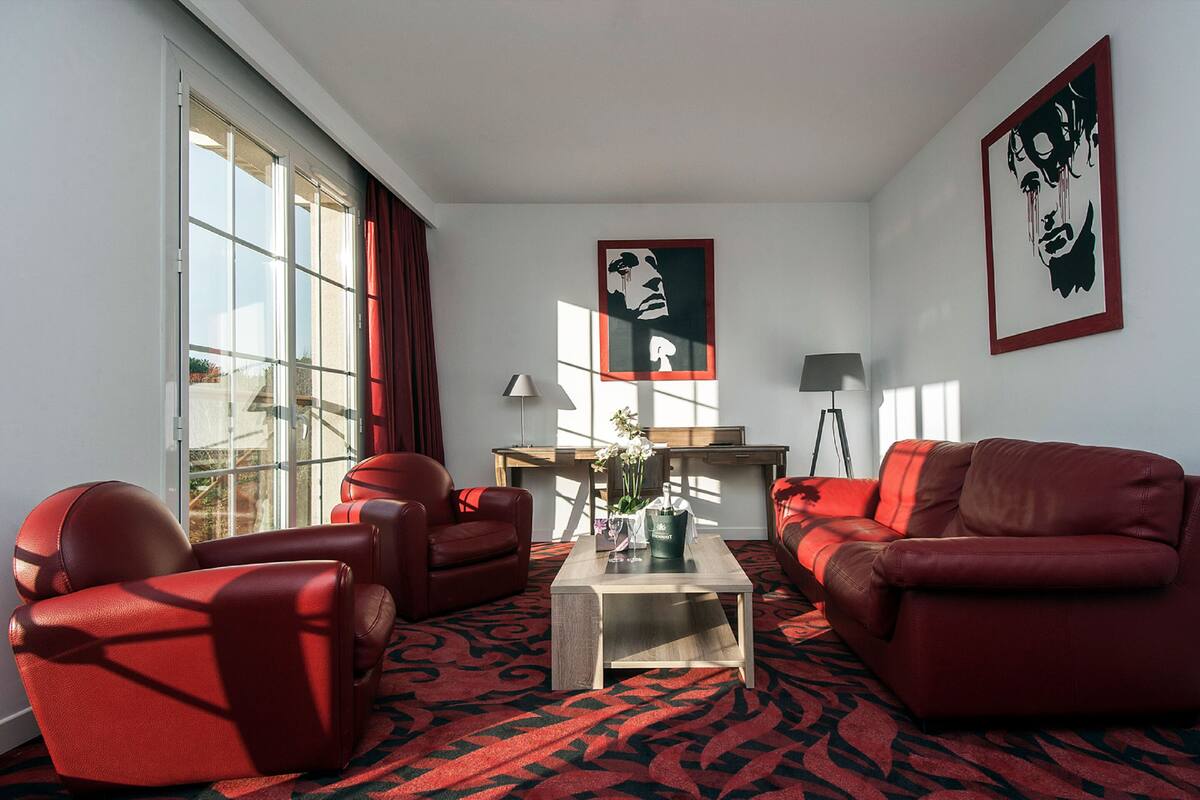 Superior Suite | Minibar, in-room safe, soundproofing, free WiFi