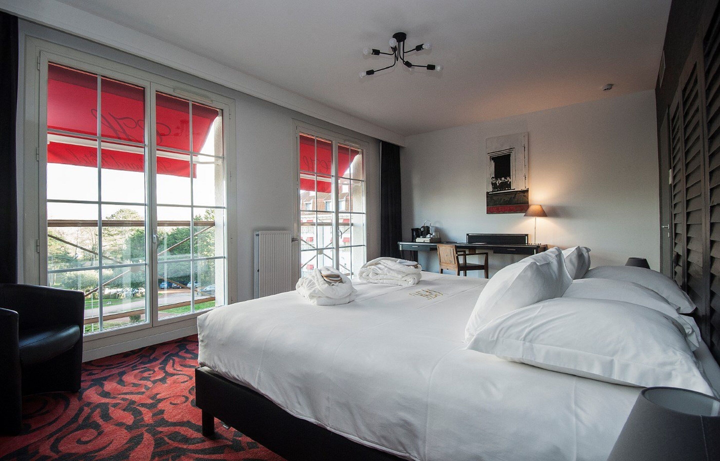 superior suite | minibar, in-room safe, soundproofing, free wifi