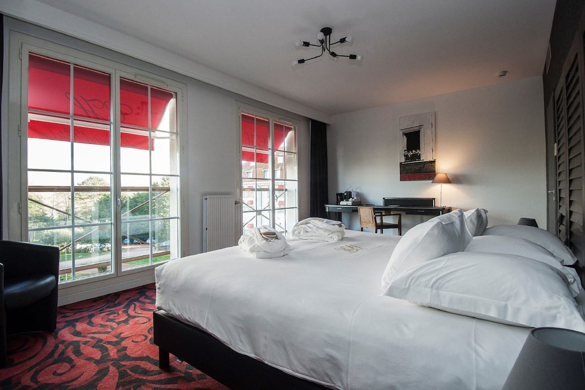 superior suite | minibar, in-room safe, soundproofing, free wifi