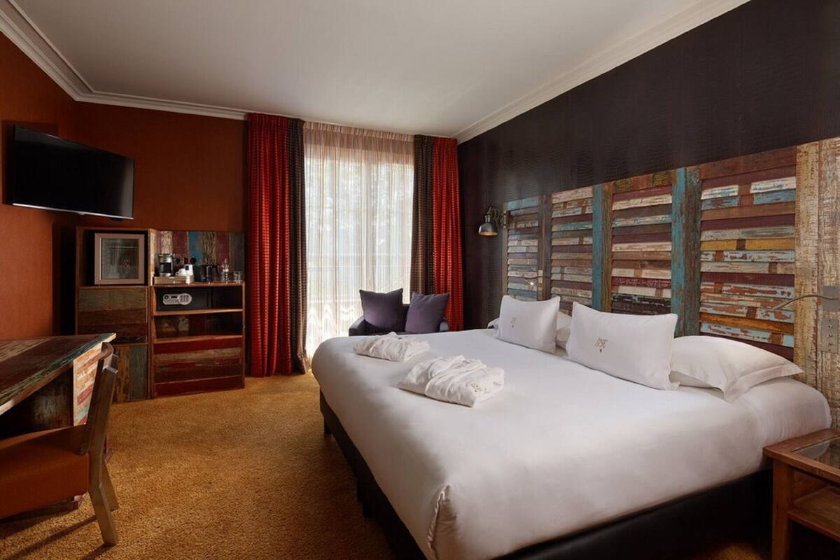 Minibar, in-room safe, soundproofing, free WiFi