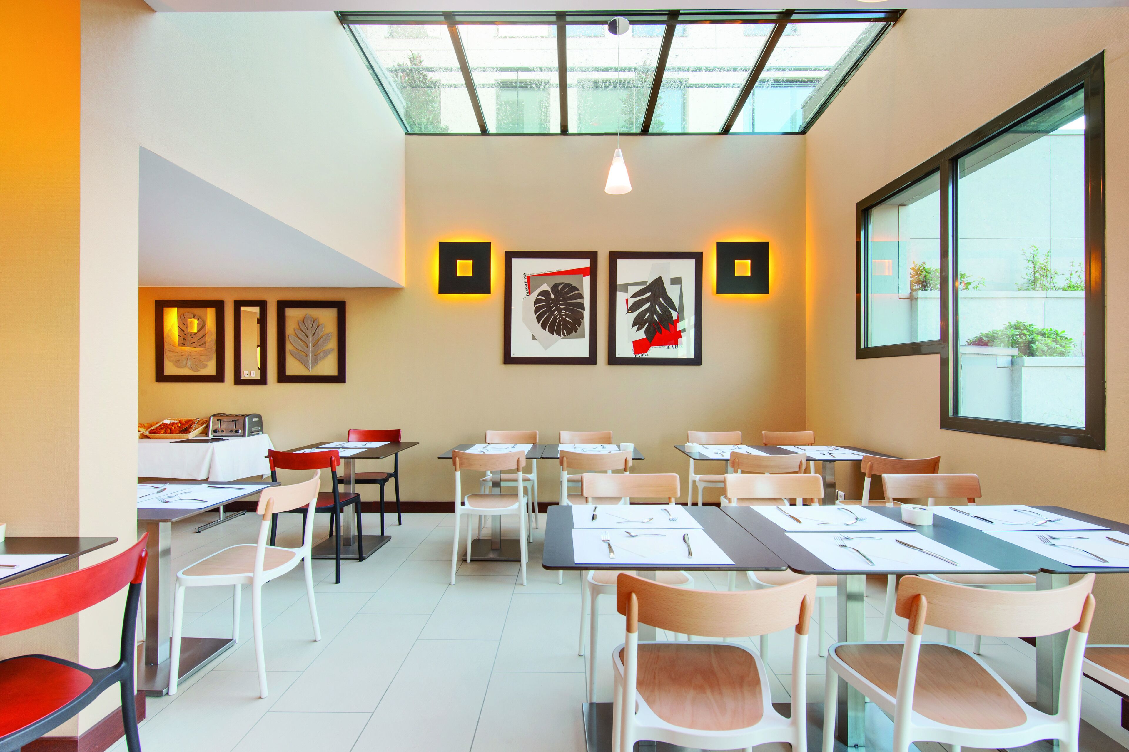 每日供應吃到飽早餐 (每人 EUR22)