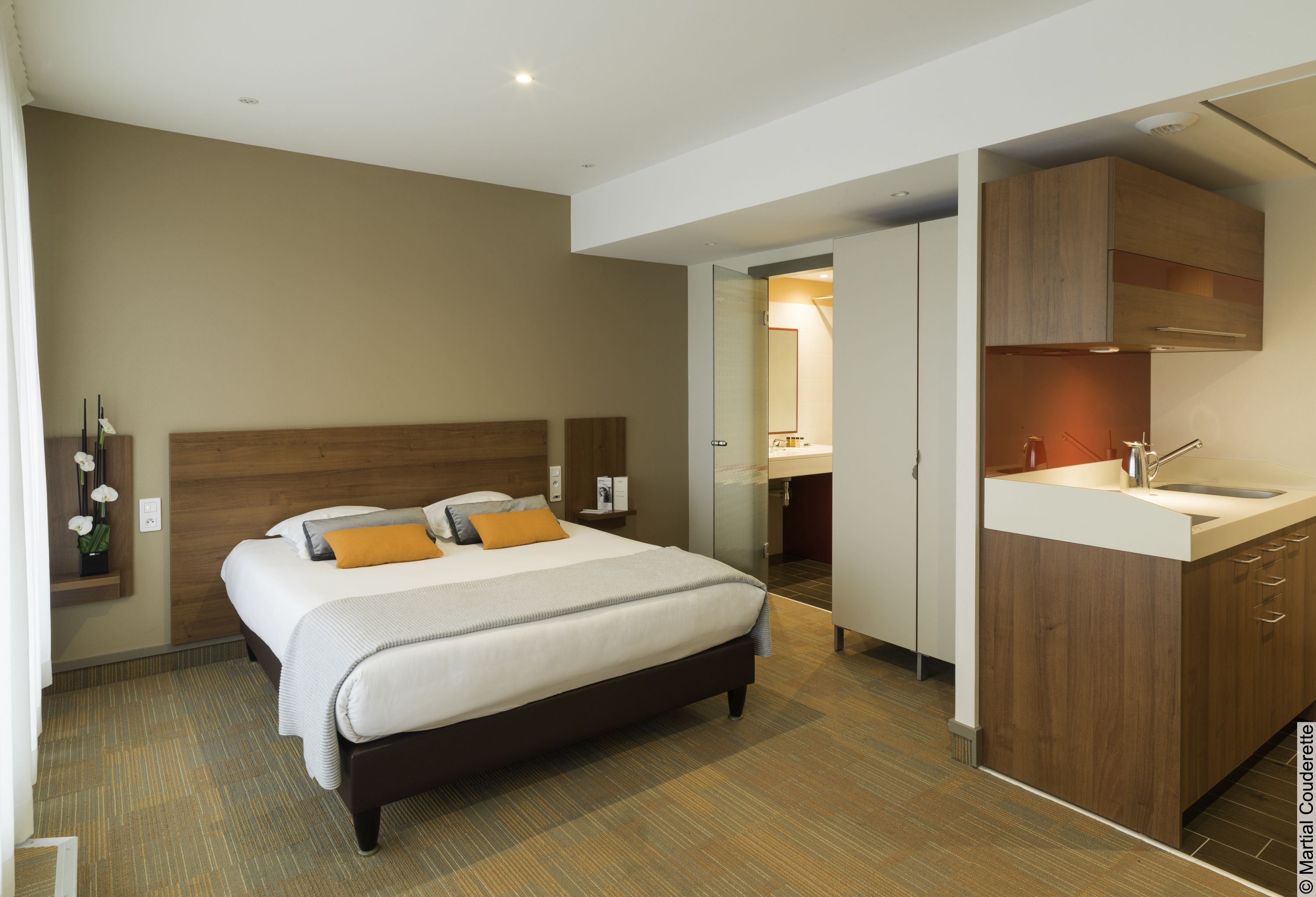 grand studio | in-room safe, desk, soundproofing, free wifi