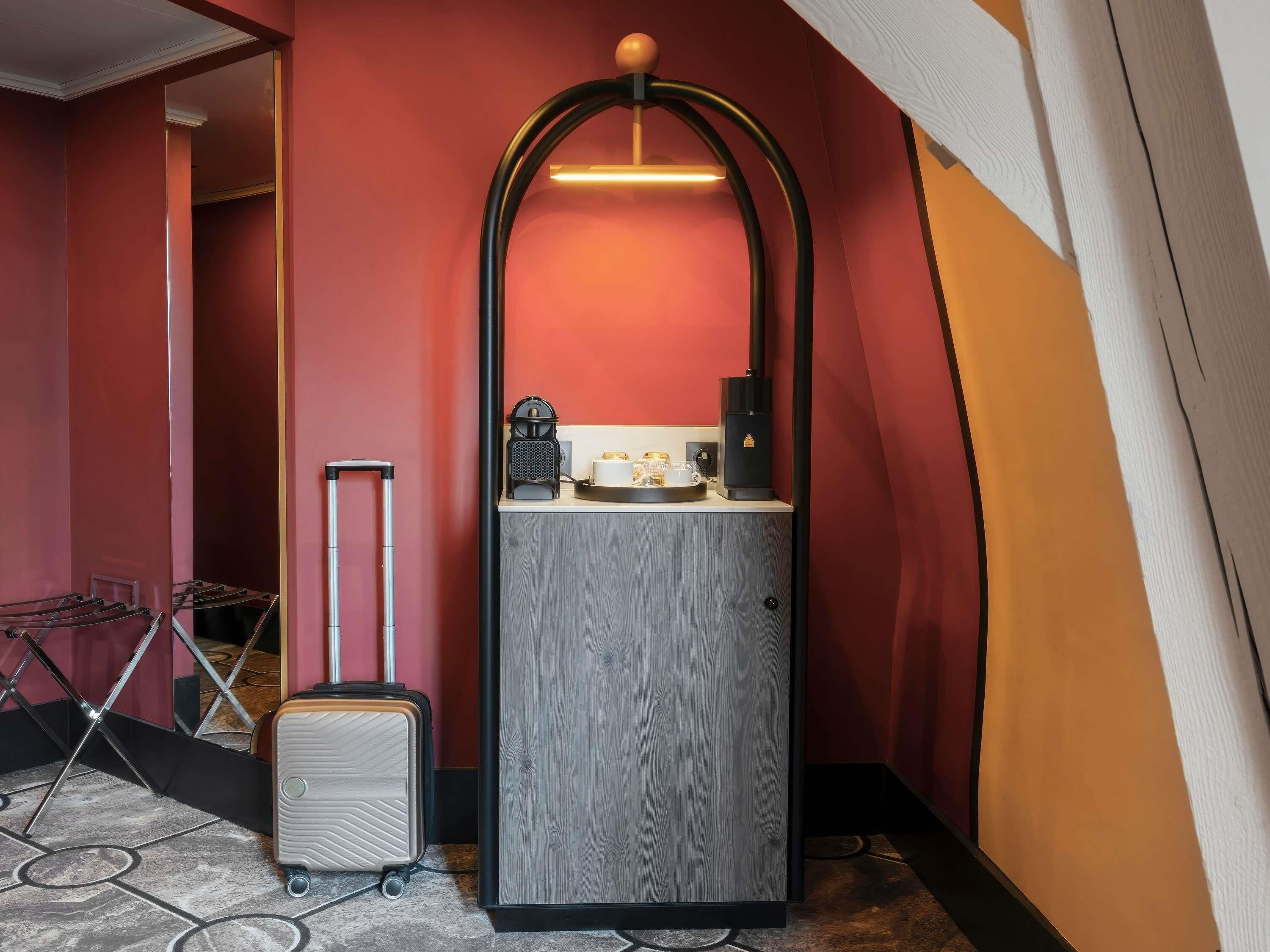 Habitación Deluxe, 1 cama de matrimonio grande | Minibar, caja fuerte, escritorio y espacio para trabajar con un portátil