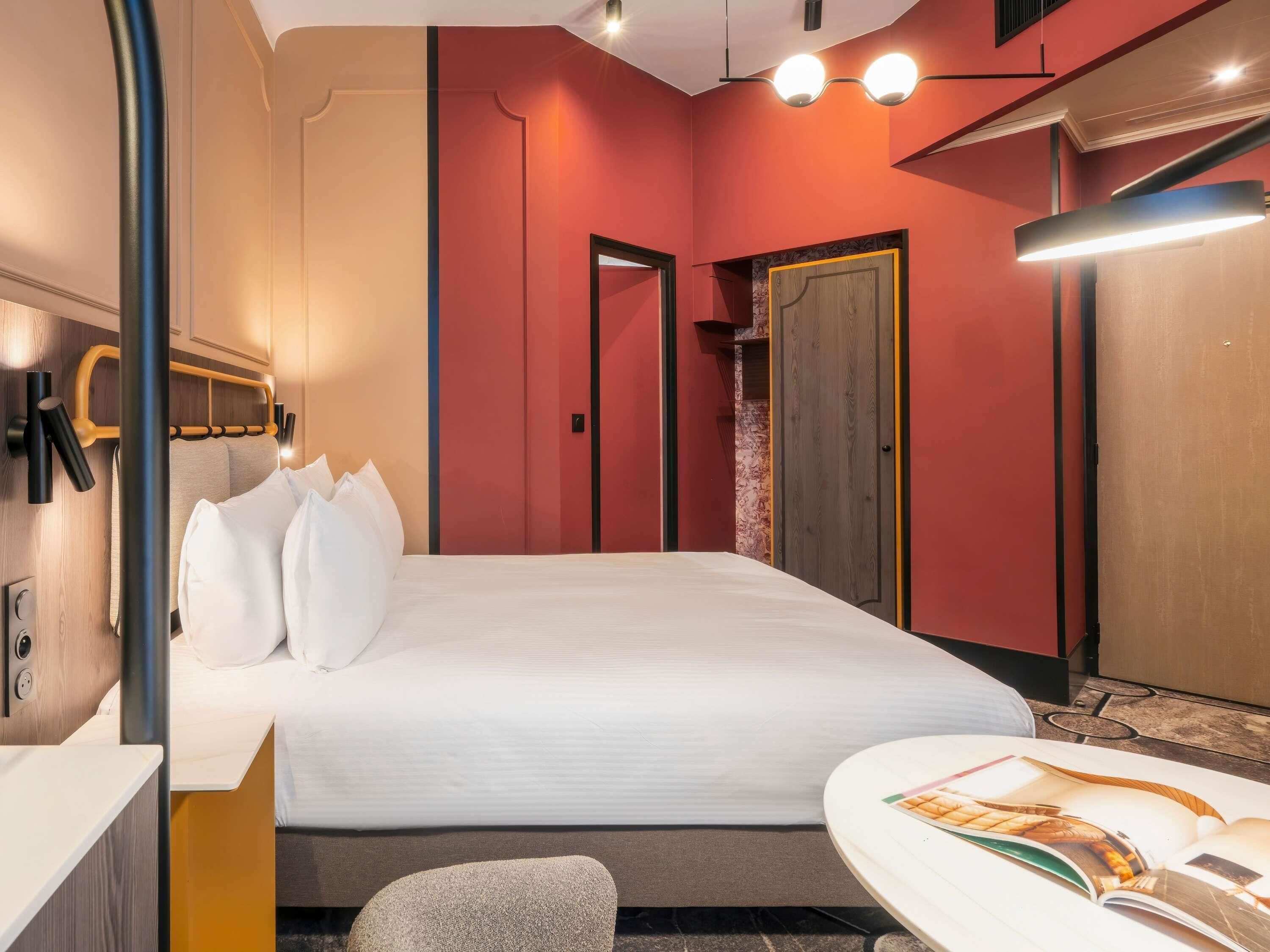 Minibar, Zimmersafe, Schreibtisch, laptopgeeigneter Arbeitsplatz