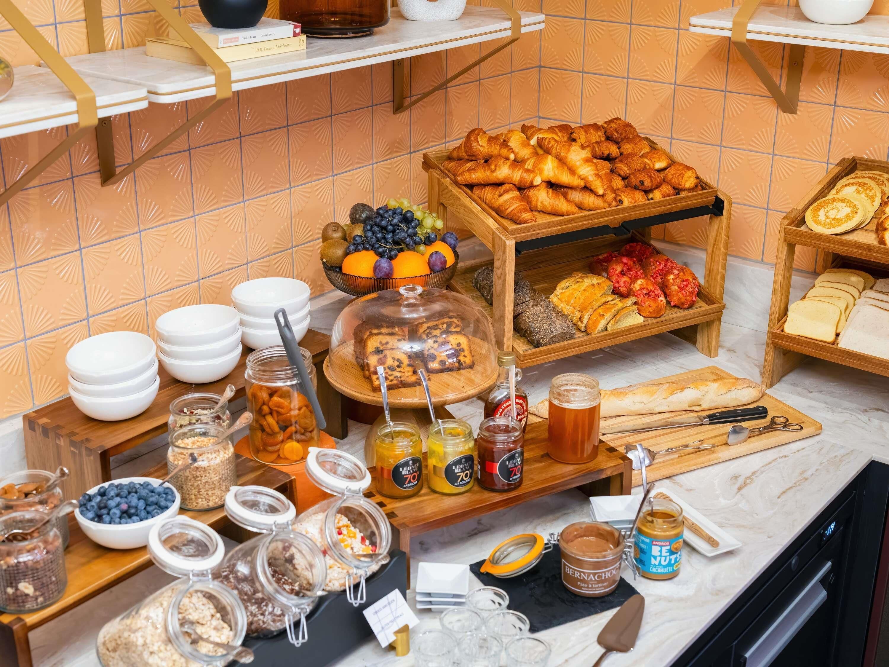 Daily buffet breakfast for a fee