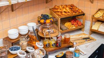 Daily buffet breakfast for a fee
