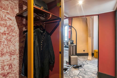 Habitació superior, 2 llits individuals | Minibar, caixa forta a l'habitació i escriptori