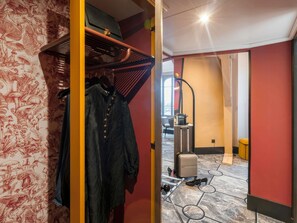 高級客房, 2 張單人床 | 迷你吧、客房內保險箱、書桌、筆電工作空間