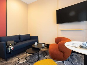 Minibar, in-room safe, desk, laptop workspace - Grand Hotel des Brotteaux Lyon Ctre - Handwritten Collection (Lyon)