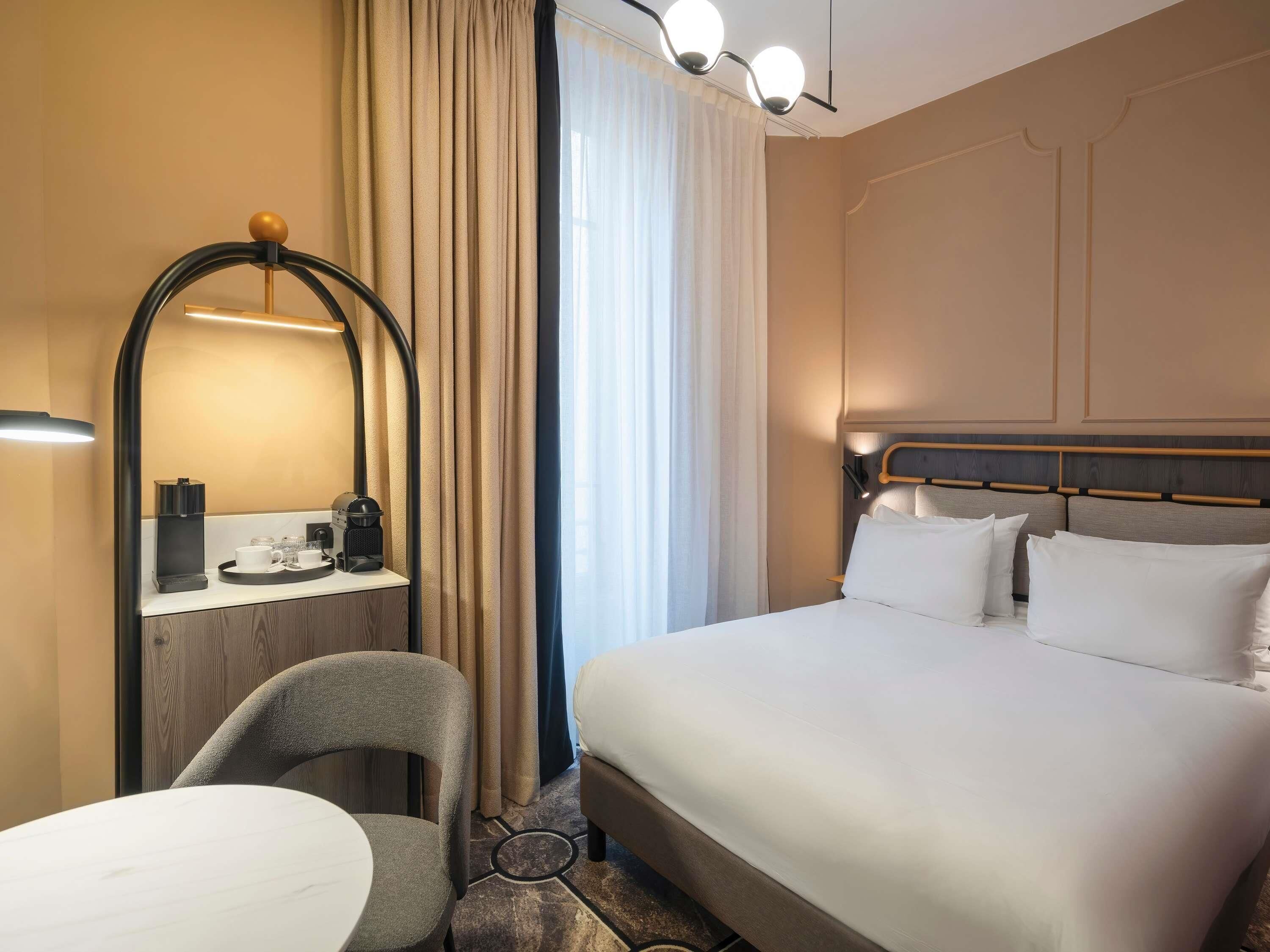 Classic-Zimmer, 1 Doppelbett | Minibar, Zimmersafe, Schreibtisch, laptopgeeigneter Arbeitsplatz