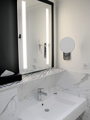 Eco-friendly toiletries, hair dryer, towels