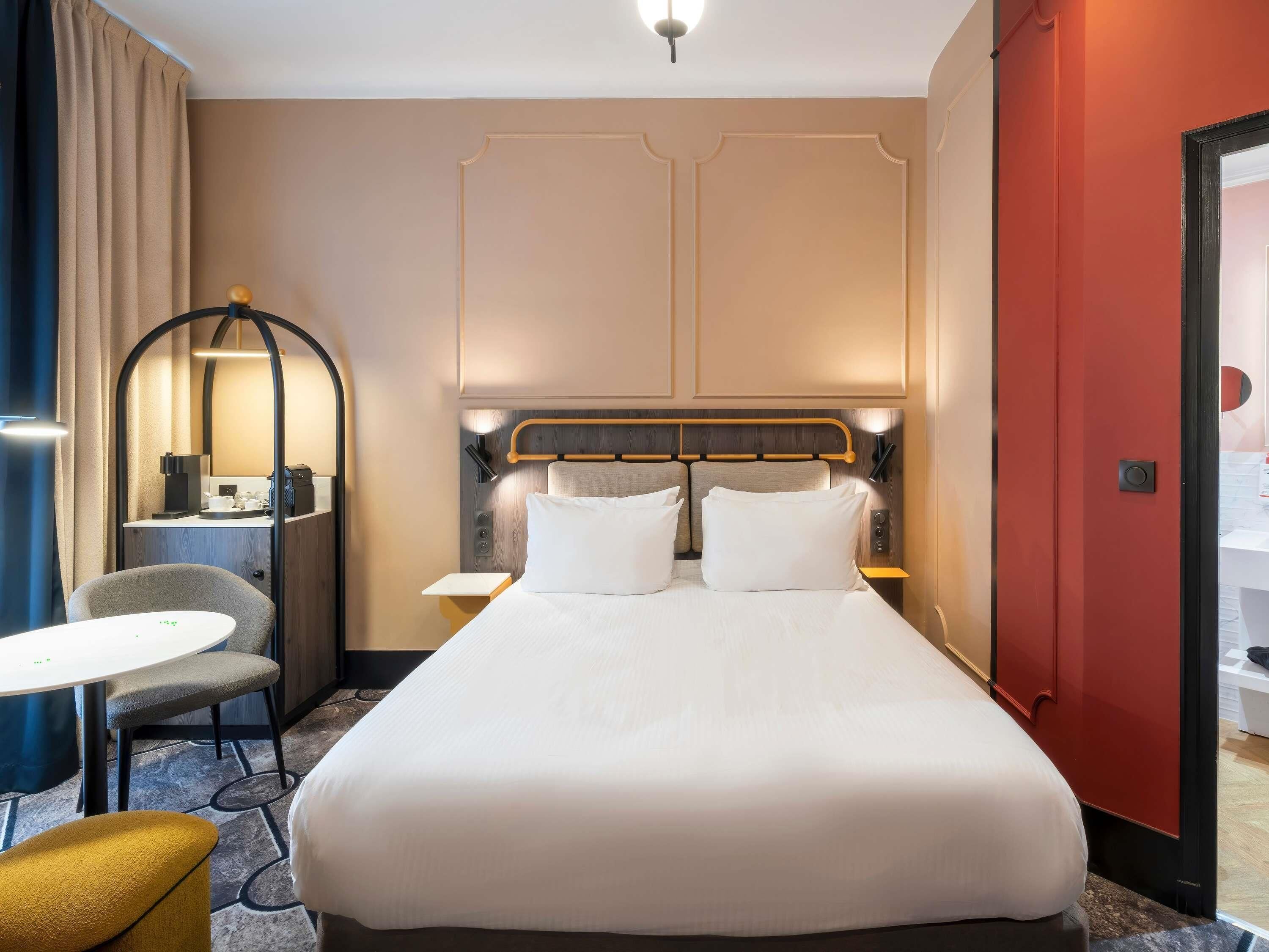 Minibar, Zimmersafe, Schreibtisch, laptopgeeigneter Arbeitsplatz