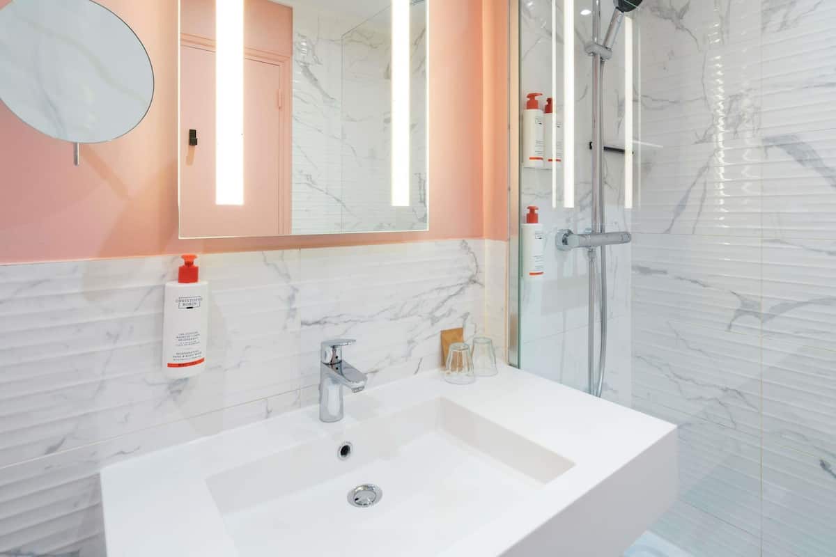 Eco-friendly toiletries, hair dryer, towels